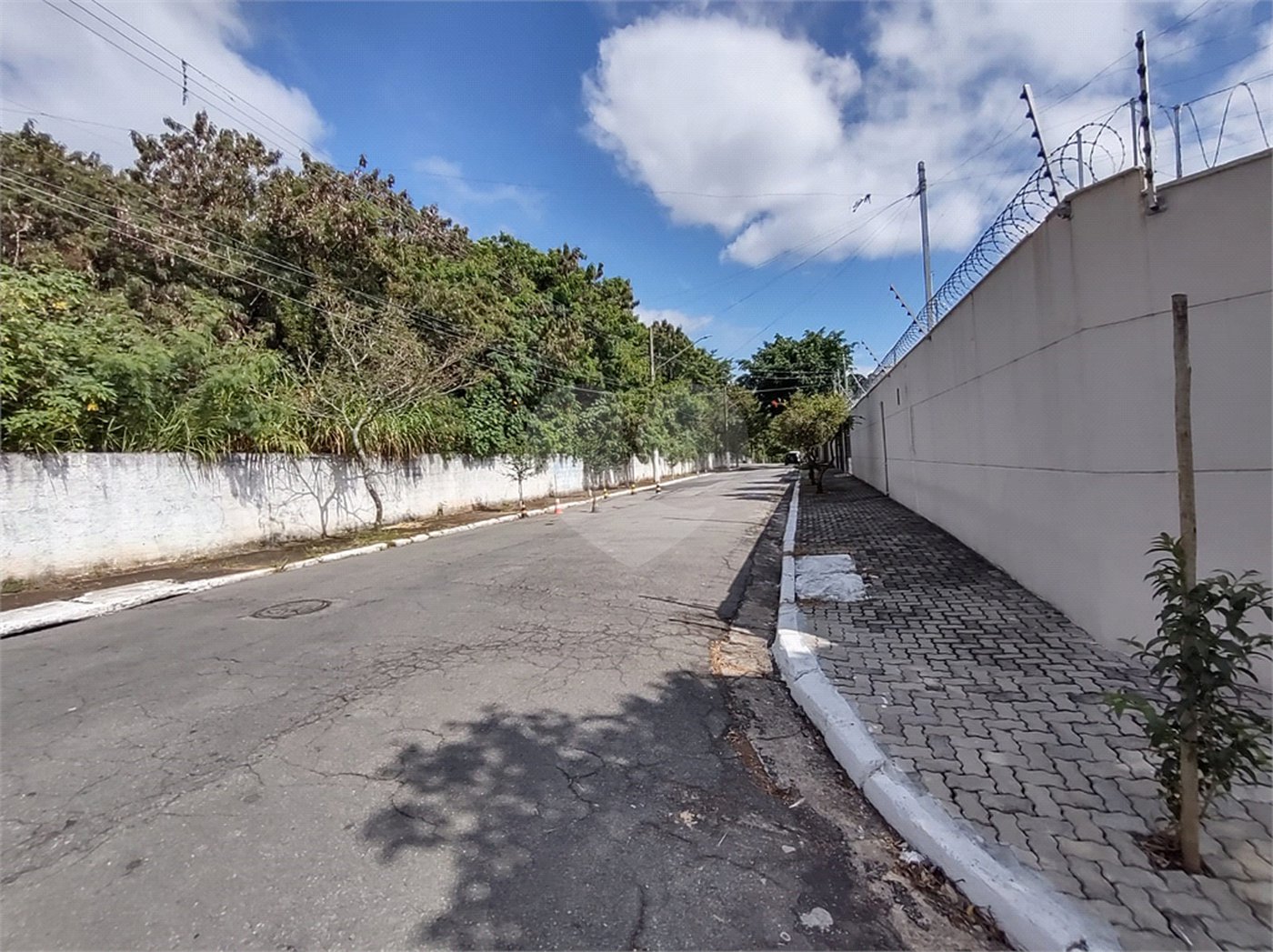 Terreno à venda no condomínio Jardim Leonor Mendes de Barros, São Paulo - SP