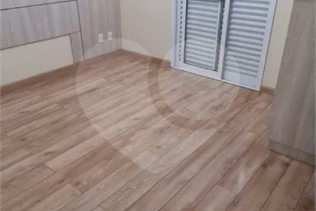 Casa à venda com 3 quartos, sendo 1 suíte, no condomínio Alvorada Parque Vitória, São Paulo - SP