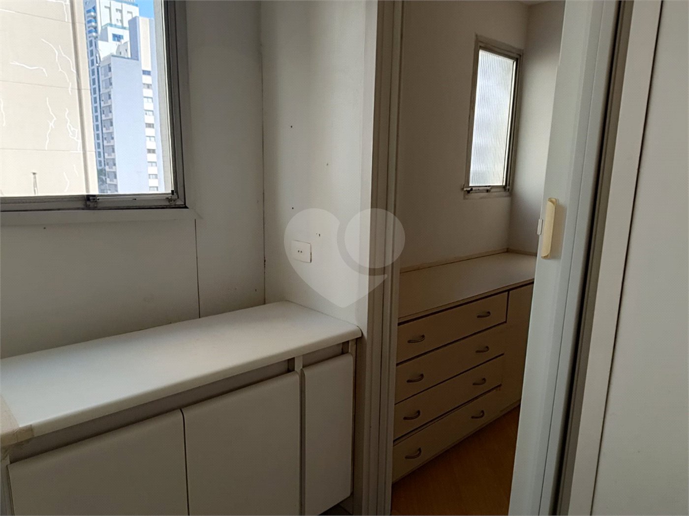 Apartamento à venda com 3 quartos, sendo 1 suíte, em Moema, São Paulo, SP