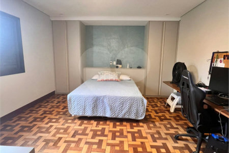 Sobrado à venda com 5 quartos, sendo 2 suítes, em Vila Inah, São Paulo, SP
