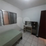 Casa com 250m², 4 dormitórios, 2 vagas.