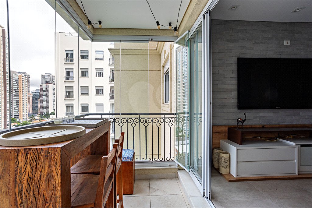 Apartamento à venda com 3 quartos, sendo 1 suíte,  em Jardim das Acácias, São Paulo, SP