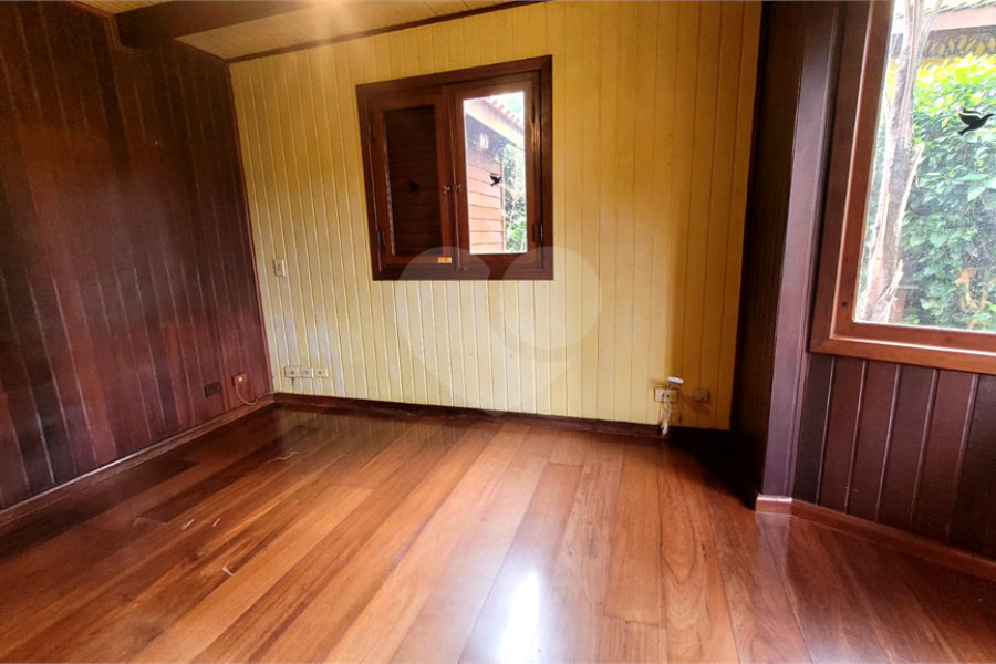 Casa à venda ou para alugar com 3 quartos, sendo 1 suíte, no condomínio Associação Reserva das Hortênsias, Mairiporã - SP