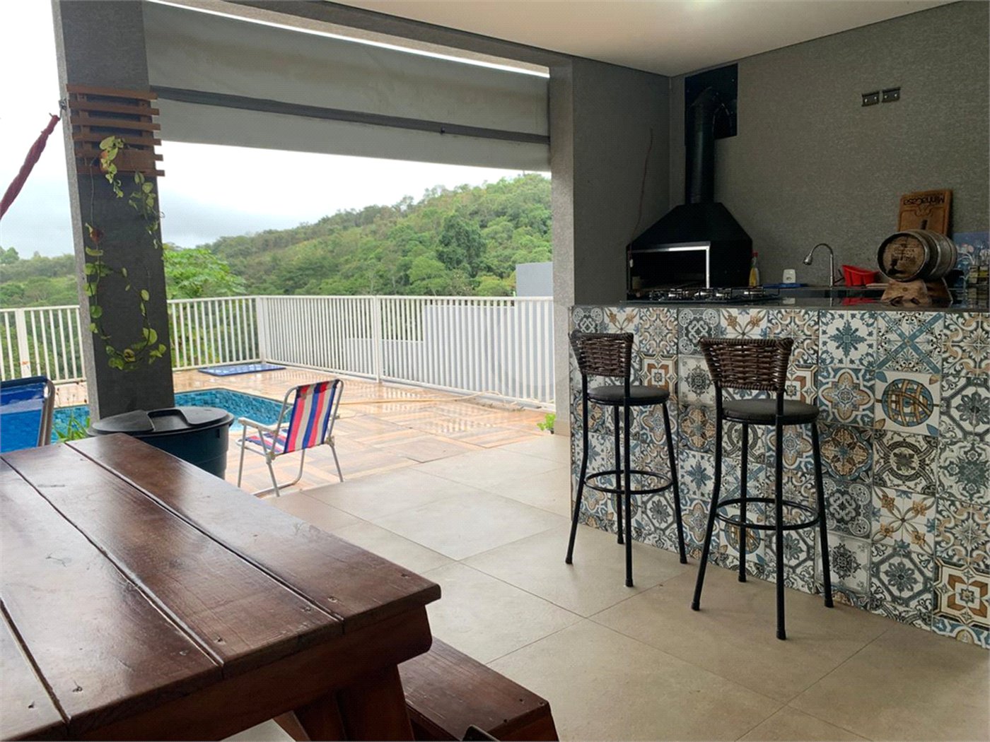 Casa à venda com 3 quartos, sendo 1 suíte, no condomínio Residencial Ponderosa, São Roque - SP