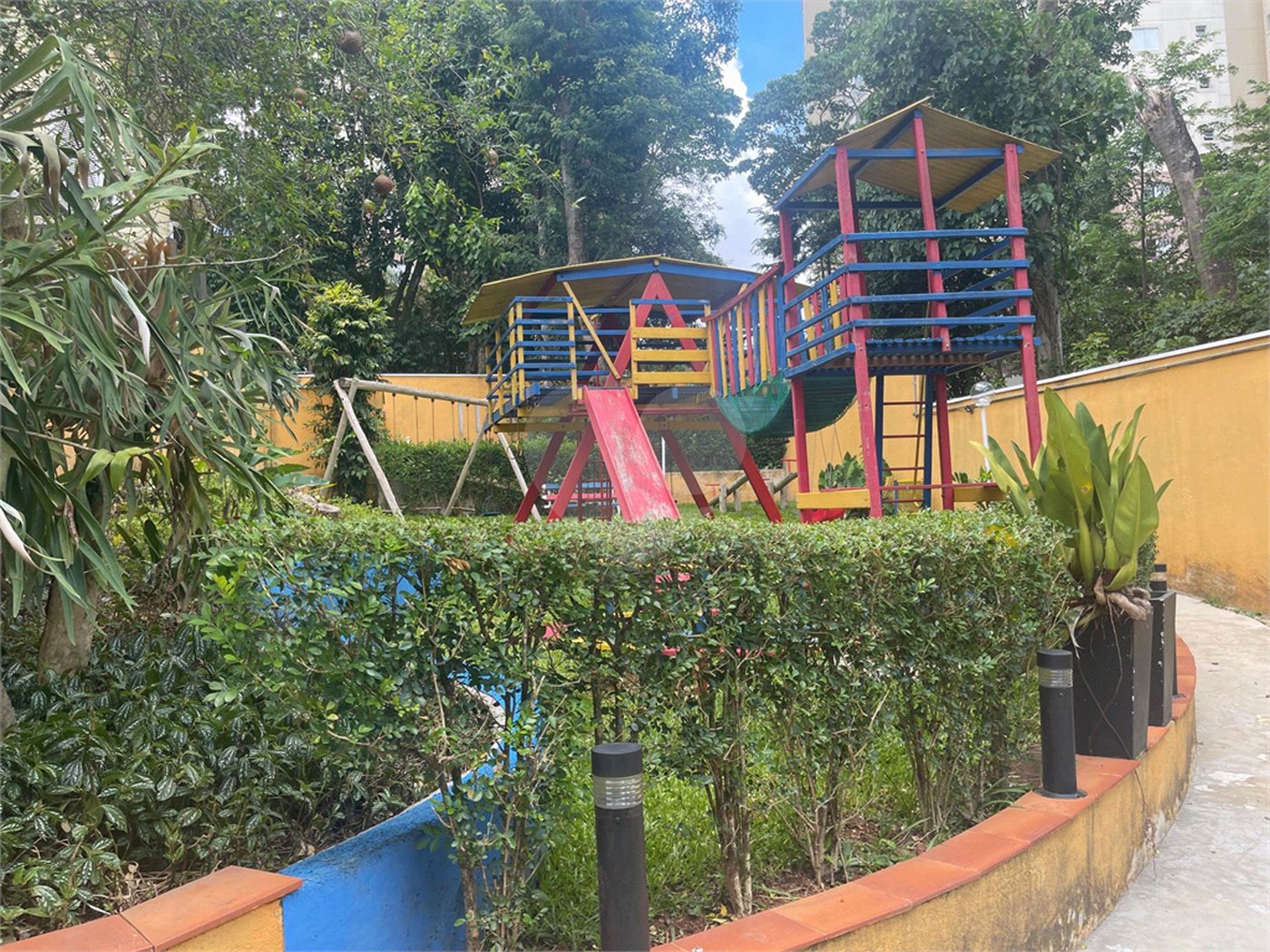 Casa à venda com 3 quartos, sendo 1 suíte,  no condomínio Vilagio Viccino, São Paulo - SP