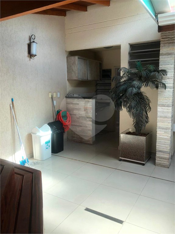 Casa à venda ou para alugar com 4 quartos, sendo 1 suíte, no condomínio Village Jardim Versailles, Jundiaí - SP