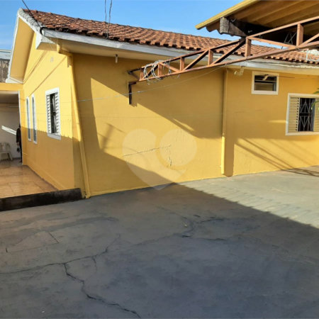 Casa com Salão Comercial no Aracy