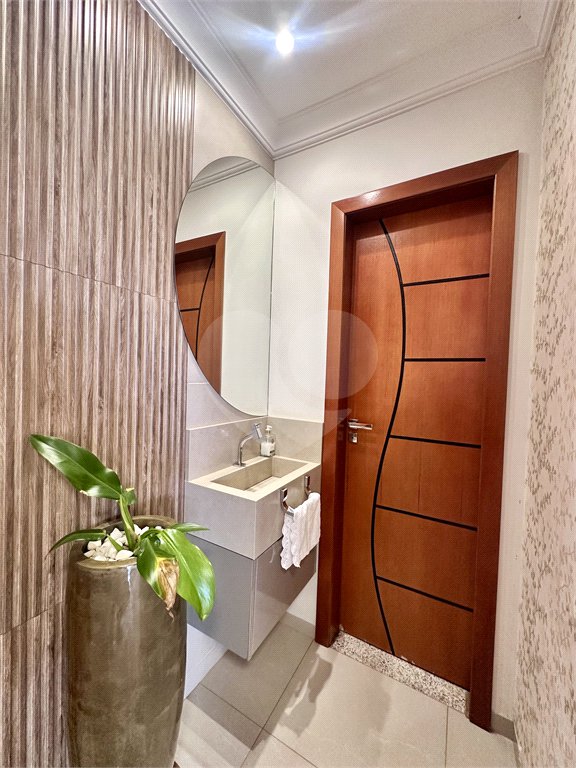 Sobrado à venda com 4 suítes em Jardim Shangri-lá, Cuiabá, MT