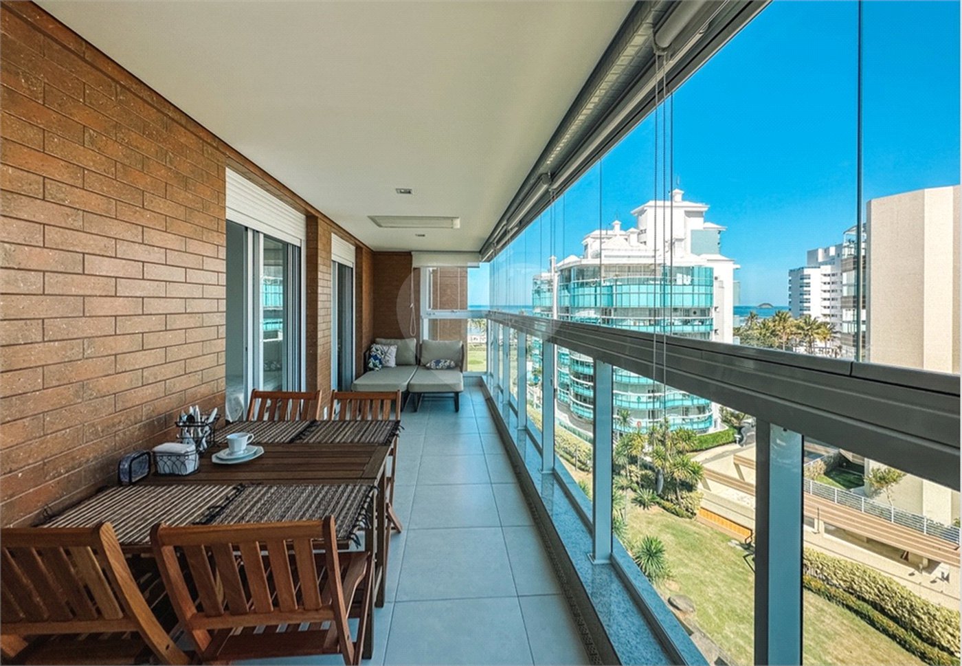 Apartamento à venda com 2 quartos, sendo 1 suíte, em Riviera, Bertioga, SP