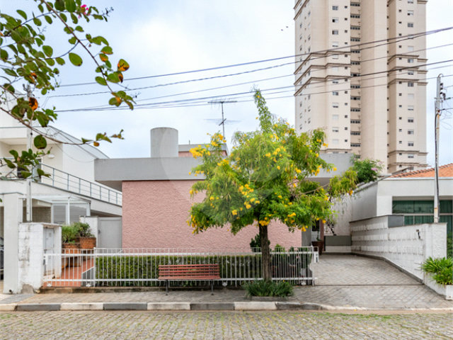 Casa Térrea à venda com 7 quartos, sendo 1 suíte,  em Santana, São Paulo, SP