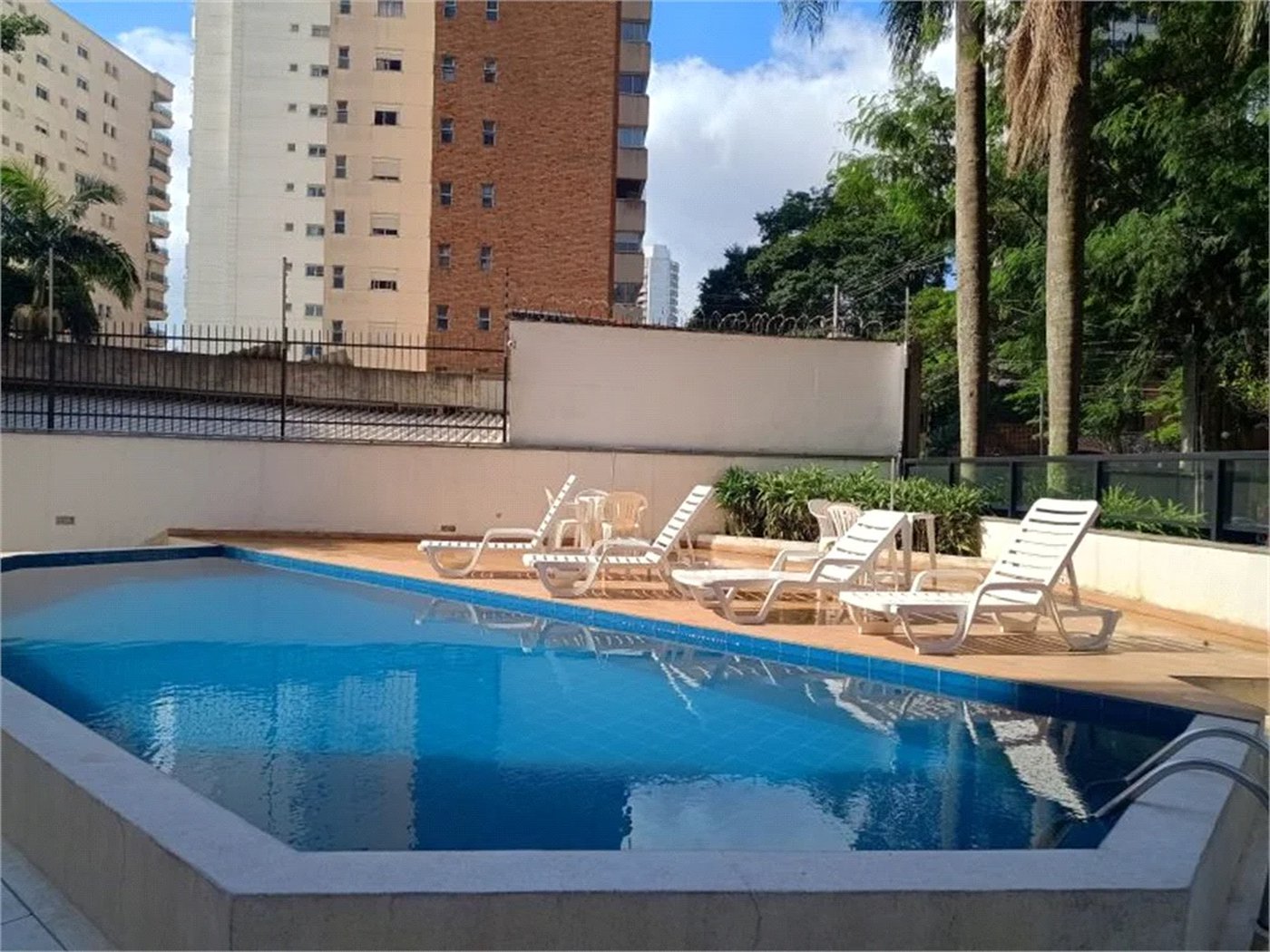 Apartamento à venda com 3 suítes em Vila Suzana, São Paulo, SP