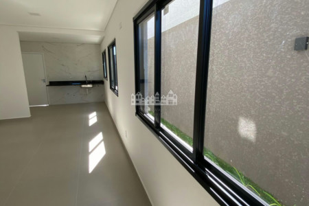 Casa à venda com 3 quartos, sendo 1 suíte, em Vila Petrópolis, Atibaia, SP