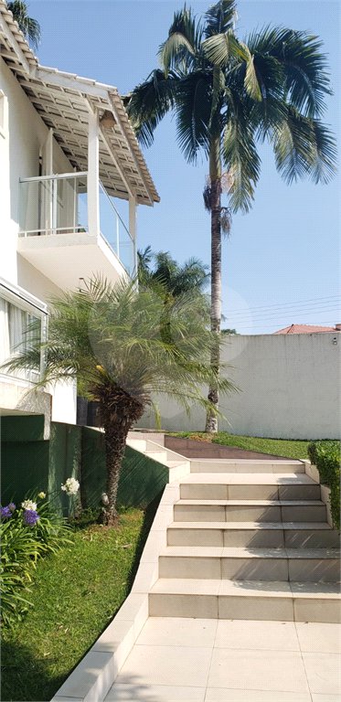 Casa à venda com 4 suítes em Pirucaia, Mairiporã, SP