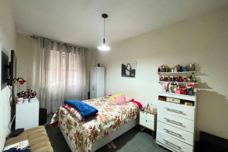 Apartamento com 2 dormitórios e suíte + dependência de serviço completa na Ponta da Praia – Localização privilegiada próximo à Praça Dino Bueno