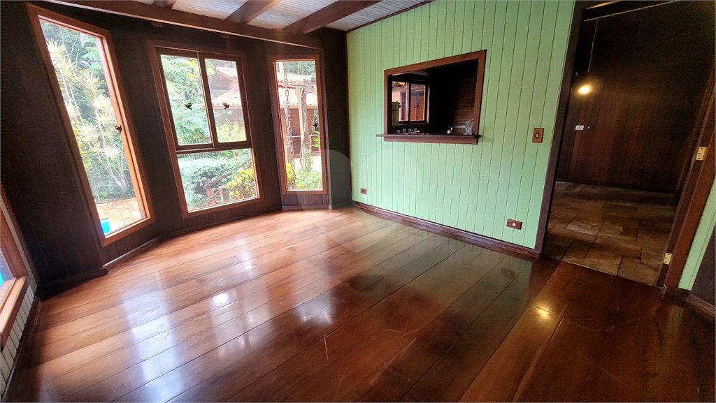 Casa à venda ou para alugar com 3 quartos, sendo 1 suíte, no condomínio Associação Reserva das Hortênsias, Mairiporã - SP