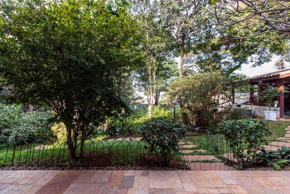 Casa à venda com 5 quartos, sendo 3 suítes, em Alto da Boa Vista, São Paulo, SP