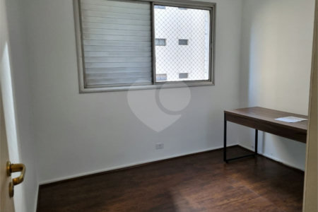 Apartamento à venda ou para alugar com 3 quartos, sendo 1 suíte, em Moema, São Paulo, SP