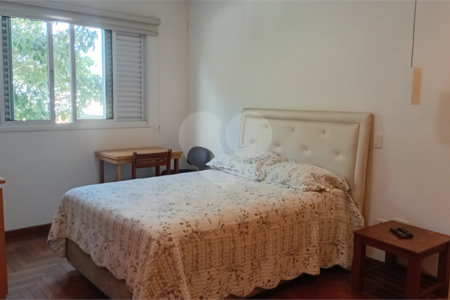 Sobrado à venda com 4 quartos, sendo 2 suítes,  em Vila Gilda, Santo André, SP