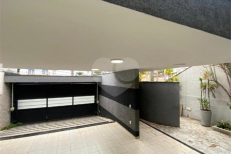 Casa para alugar com 5 quartos, sendo 3 suítes,  em Vila Oliveira, Mogi das Cruzes, SP