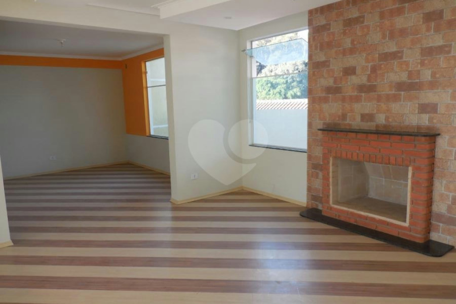 Casa Térrea à venda com 3 suítes em Horto, São Paulo, SP