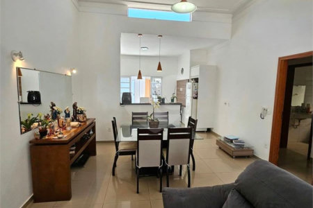 Casa à venda com 3 quartos, sendo 1 suíte, em Vila Nastri, Itapetininga, SP