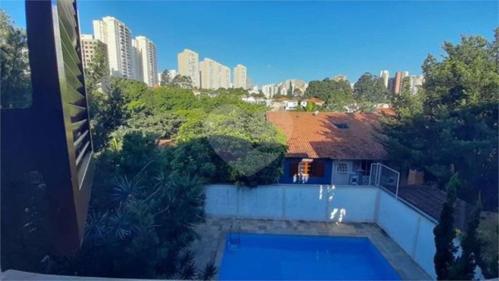 Casa à venda com 4 quartos, sendo 2 suítes, em MORUMBI, São Paulo, SP