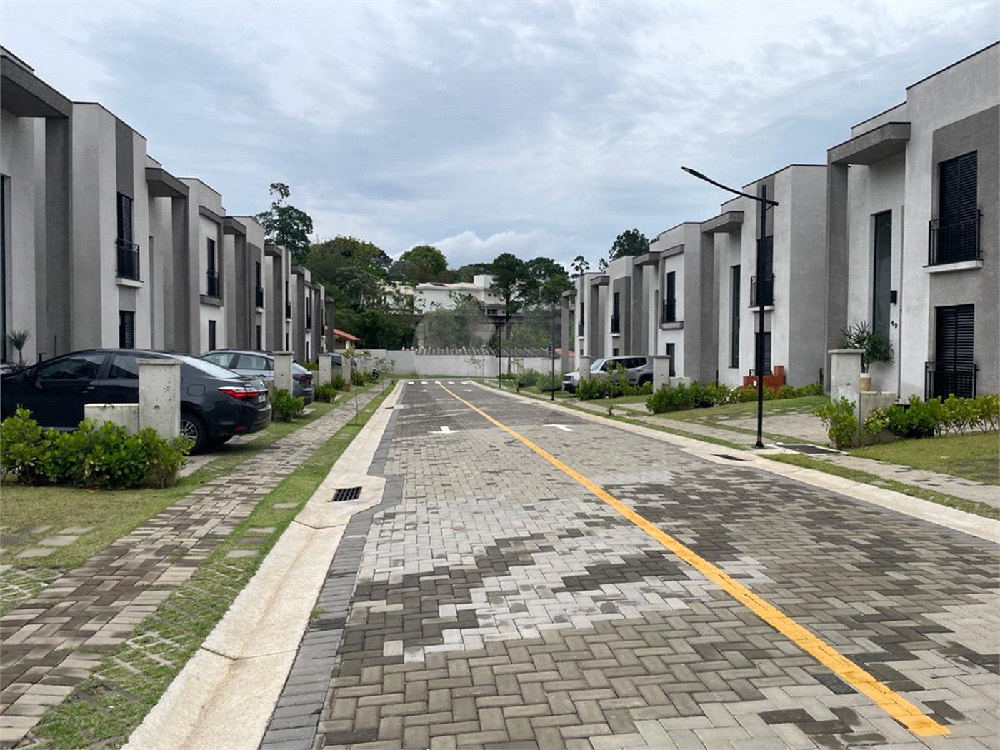 Casa à venda com 3 suítes no condomínio Villaggio Maranello, Vinhedo - SP