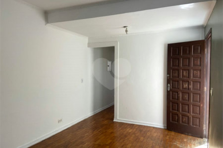 Sobrado à venda com 3 quartos, sendo 1 suíte,  em Parque Maria Domitila, São Paulo, SP