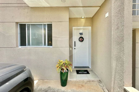 Casa à venda com 3 quartos, sendo 1 suíte, no condomínio Villaggio Viana, Cotia - SP