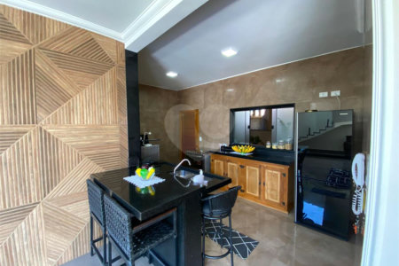 Casa à venda com 4 suítes em Vila Santista, Atibaia, SP