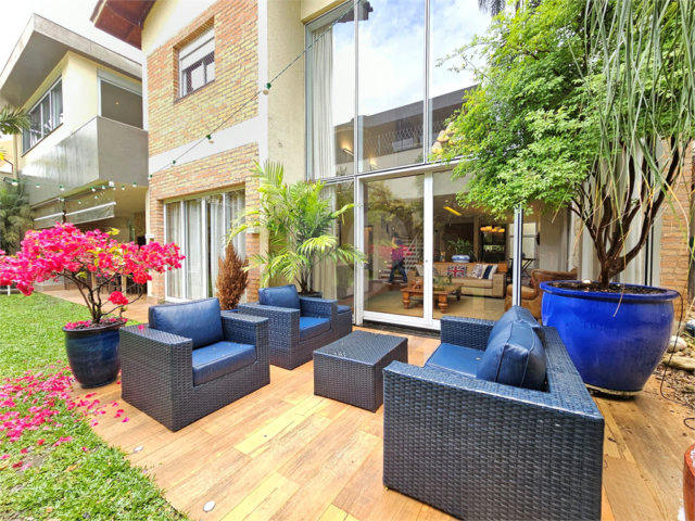 Casa à venda com 4 suítes no condomínio Ville Courchevel, São Paulo - SP
