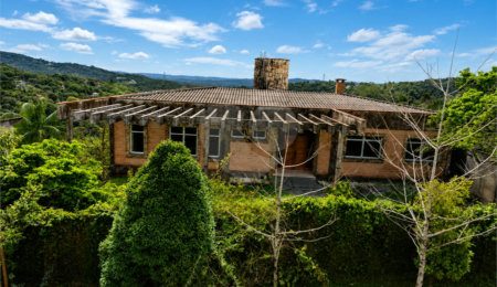 Casa à venda com 3 quartos, sendo 1 suíte,  no condomínio Alpes da Cantareira, Mairiporã - SP