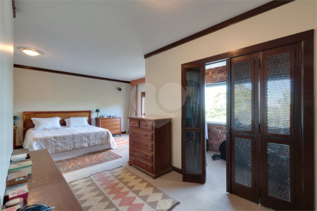 Casa à venda com 4 quartos, sendo 1 suíte, em Guarapiranga, São Paulo, SP