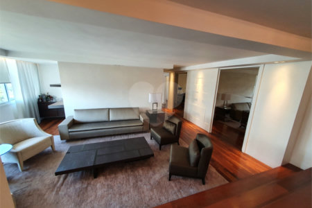 Apartamento à venda com 3 quartos, sendo 2 suítes, em Alto da Boa Vista, São Paulo, SP