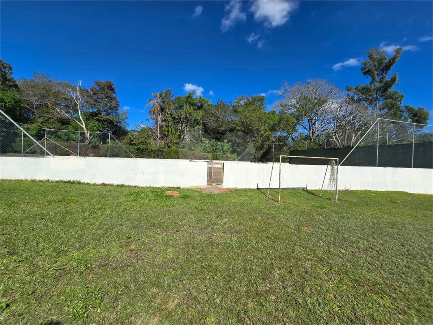 Chácara à venda com 4 quartos, sendo 1 suíte, em Cercadinho, Alambari, SP