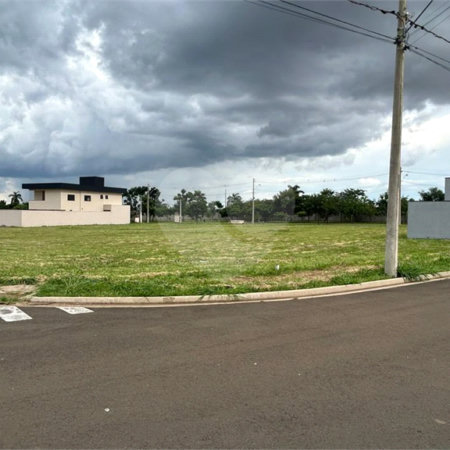 Terreno à Venda no Condomínio Eco Esportivo Damha IV