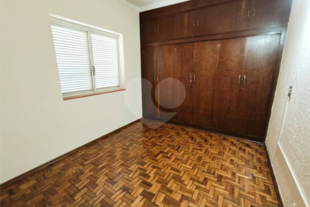 Casa Térrea Charmosa e Espaçosa na Vila Prado: Conforto, Praticidade e Próxima ao Centro!