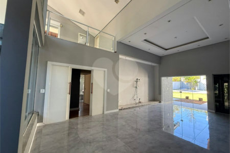 Casa alto padrão condomínio fechado em Atibaia com 4 suítes e ampla área de lazer, espaço gourmet, piscina, 6 vagas garagem
