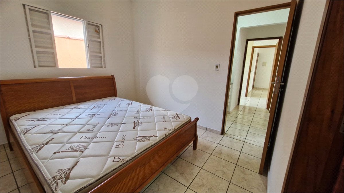 Casa para alugar com 3 quartos, sendo 1 suíte, no condomínio Santa Mônica, Atibaia - SP