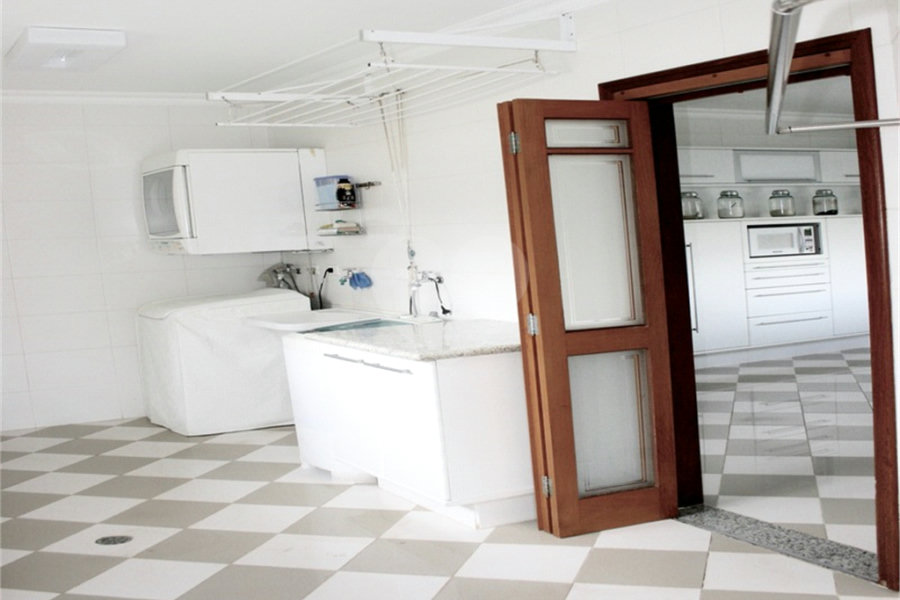 Casa à venda com 5 suítes no condomínio Suíça da Cantareira, Mairiporã - SP