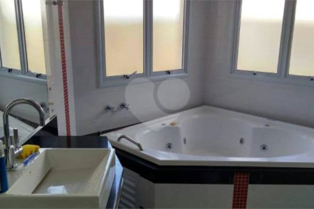 Casa à venda com 4 suítes no condomínio Jardim dos Lagos, Indaiatuba - SP