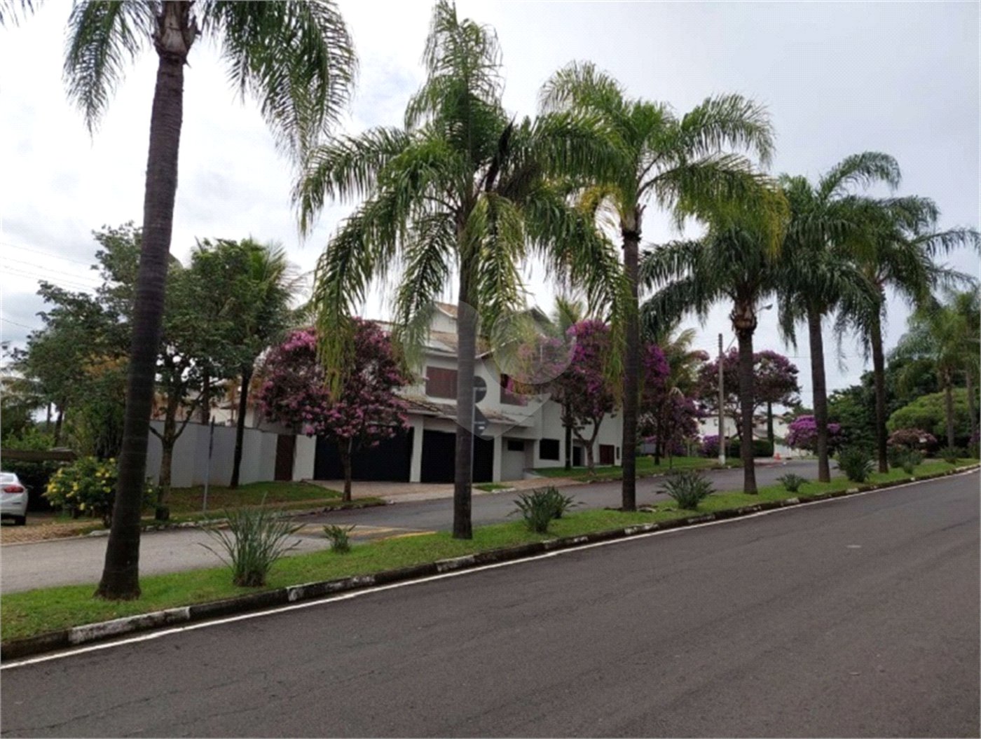 Casa à venda com 4 suítes no condomínio Reserva Colonial, Valinhos - SP