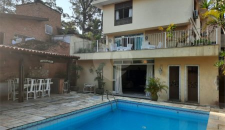 Sobrado à venda com 5 quartos, sendo 3 suítes,  em Jardim Marajoara, São Paulo, SP