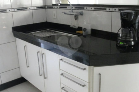 Casa à venda com 3 quartos, sendo 1 suíte, no condomínio Village Jardim Versailles, Jundiaí - SP