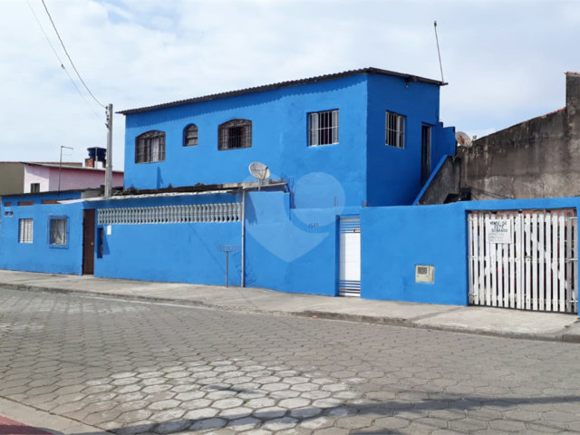 Casa à venda com 3 quartos em Balneário Laranjeiras, Itanhaém, SP