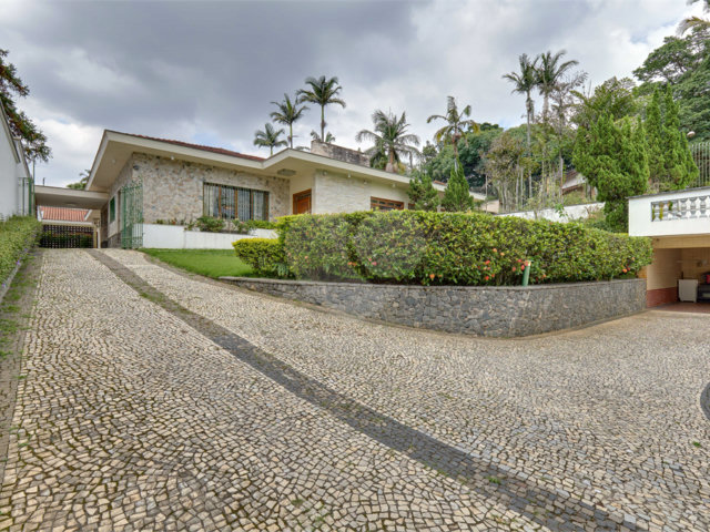 Casa Térrea à venda com 4 quartos, sendo 2 suítes,  em Alto da Boa Vista, São Paulo, SP