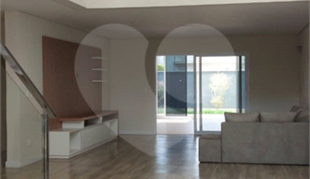 Casa à venda com 3 suítes no condomínio Figueira Garden, Atibaia - SP