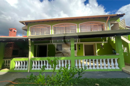 Casa à venda com 2 quartos, sendo 1 suíte, no Centro, Sarapuí, SP