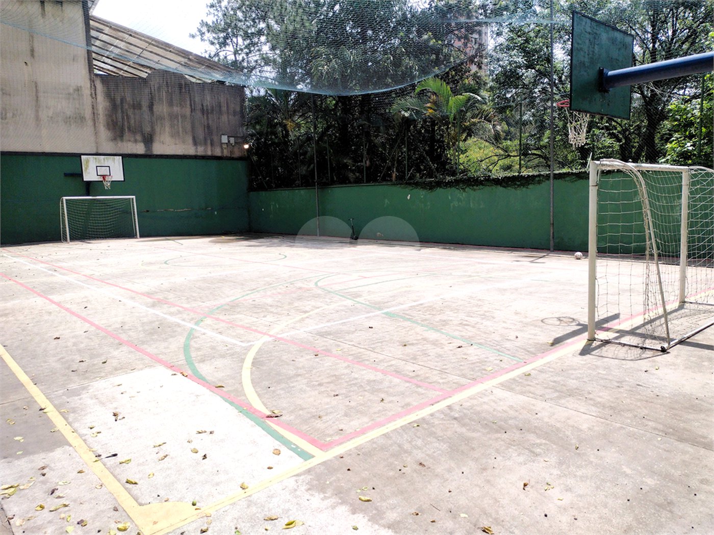 Casa à venda com 4 quartos, sendo 3 suítes,  no condomínio Vila das Flores, São Paulo - SP