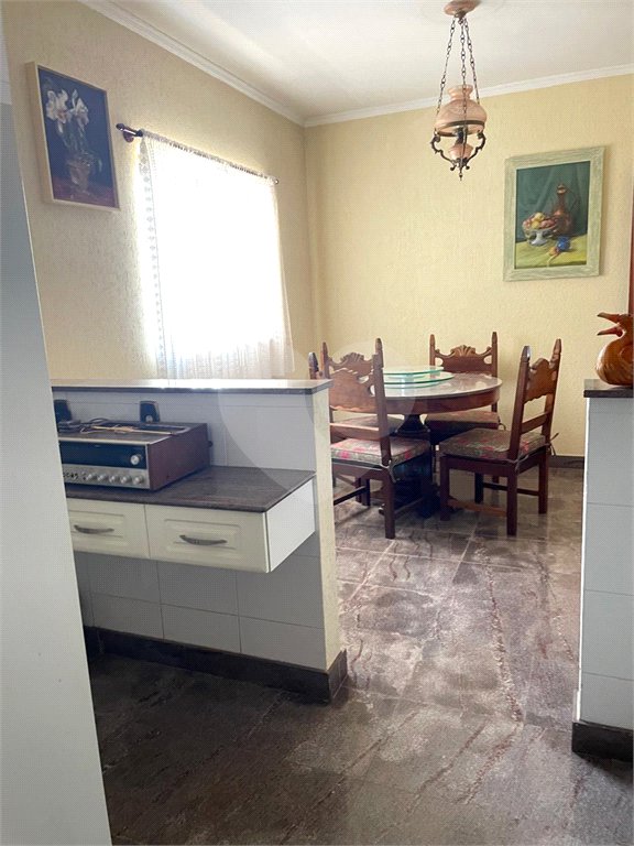 Casa à venda com 9 quartos, sendo 4 suítes, em Condomínio Flamboyant-b, Atibaia, SP
